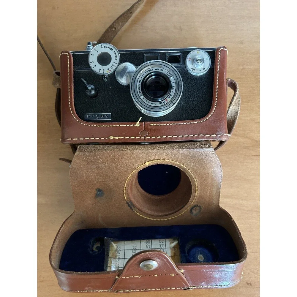 Vintage Argus C3 35mm Film Camera w/Leather Case Untested